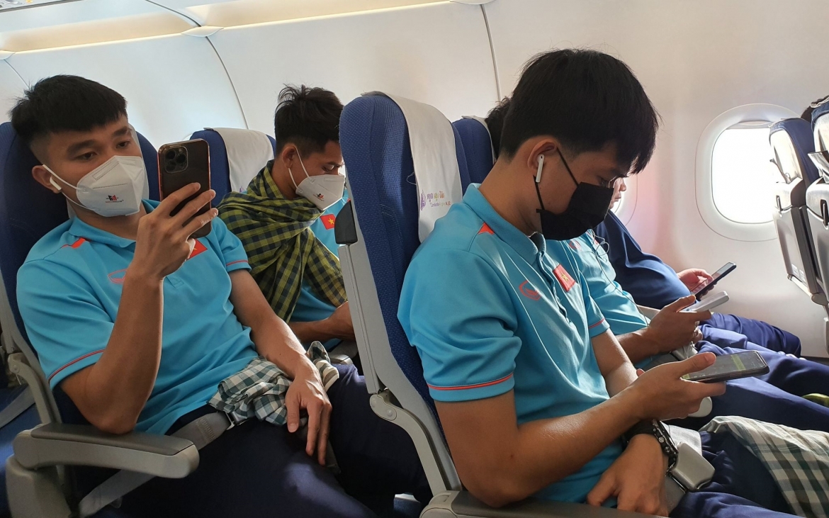 u22 viet nam len duong sang campuchia tham du sea games 32 hinh anh 6