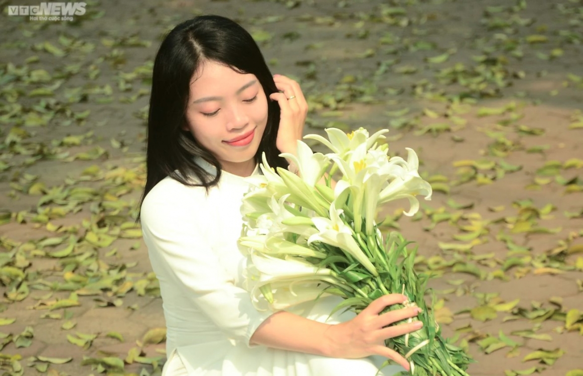 ngam con duong lang man nhat ha noi ruc vang mua sau thay la hinh anh 7
