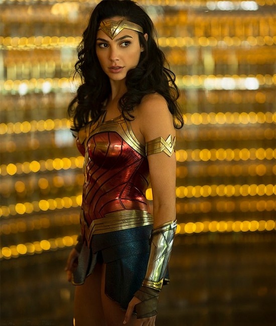 Mỹ nhân "Wonder Woman" giản dị dạo phố cùng chồng