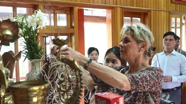 french delegation experience culture of thai ethnic minority group in yen bai picture 1