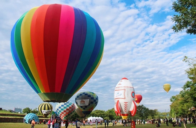 hot-air balloon festival to be held in hue picture 1