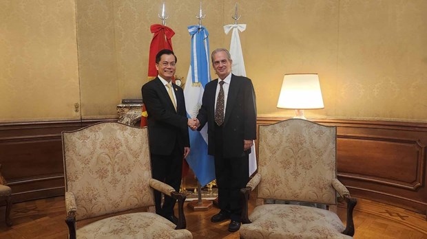 deputy fm meets with argentine official picture 1