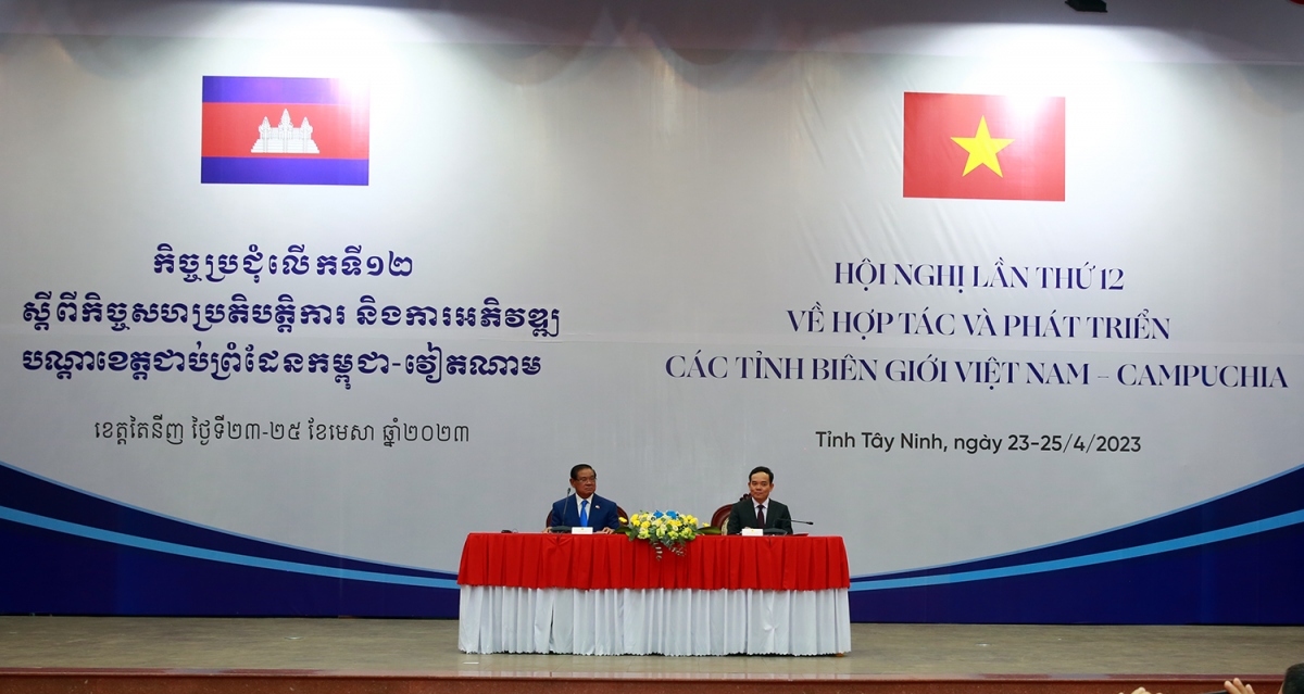 vietnam and cambodia vow to facilitate cross border cooperation picture 1