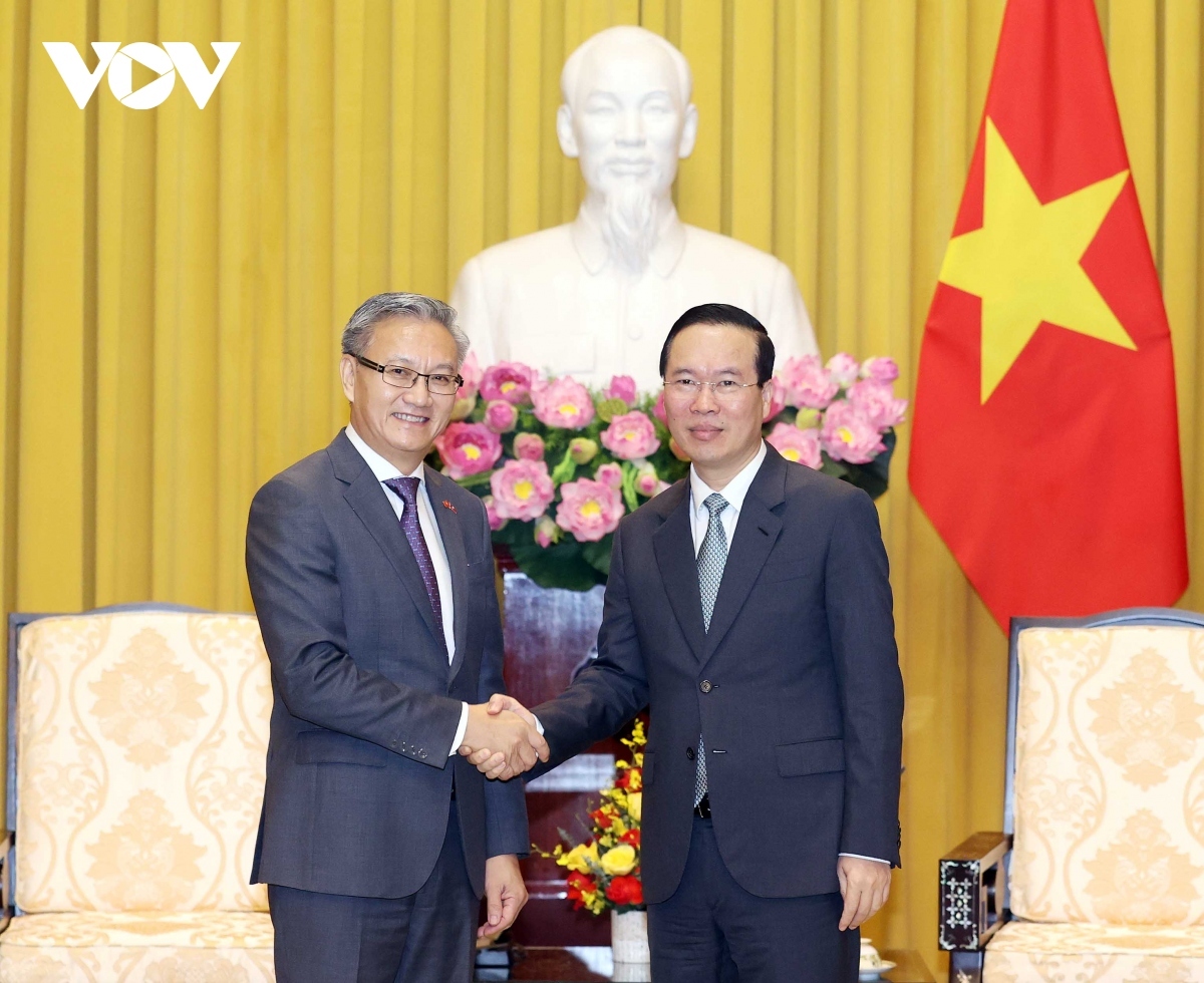 president vo van thuong hosts lao party official picture 1