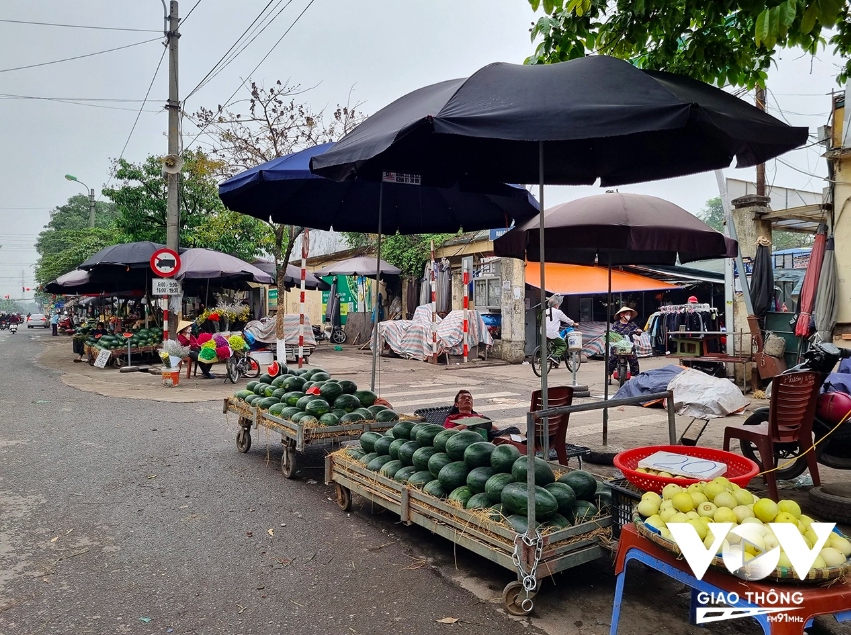 Hà Nội chợ đìu hiu, hàng quán ế ẩm