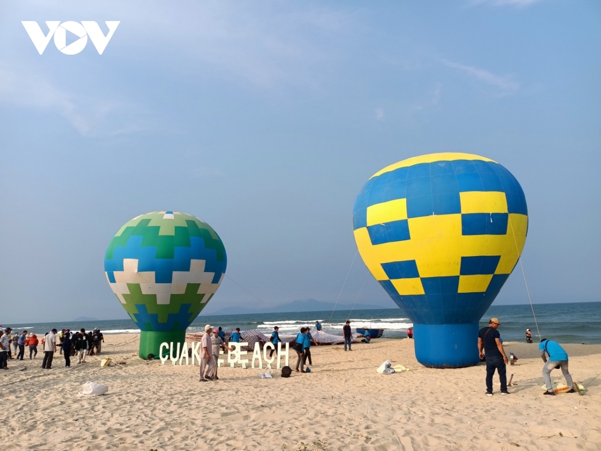 first hot-air balloon festival held in quang nam province picture 4