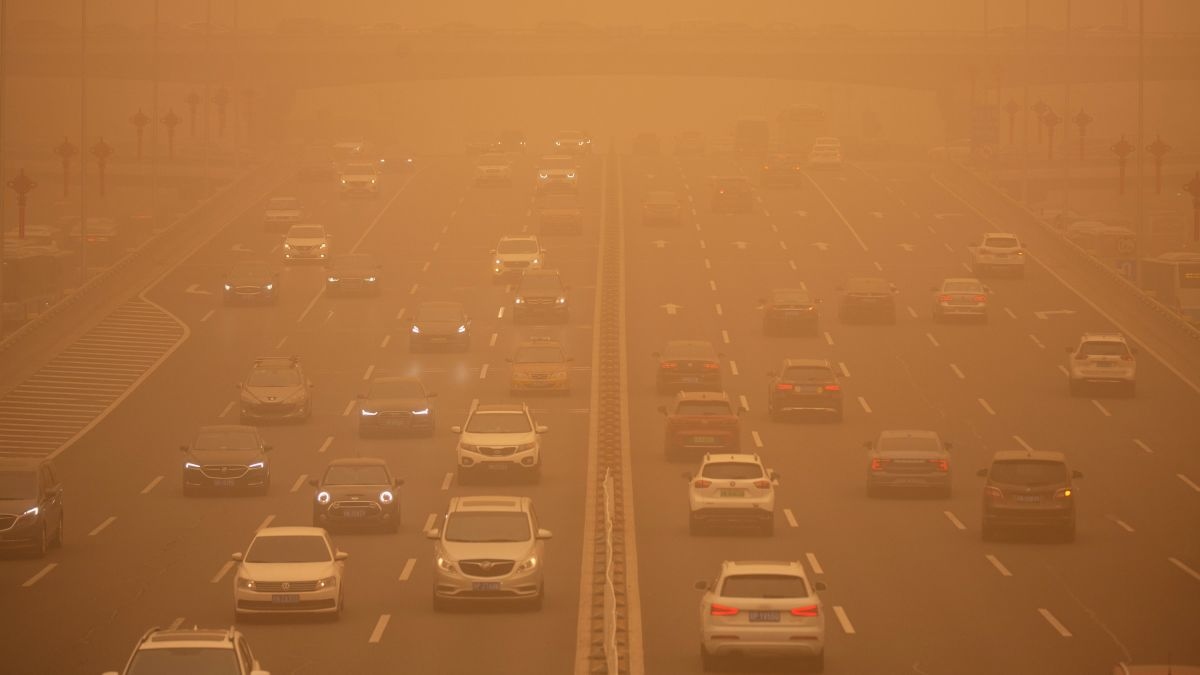Bắc Kinh (Trung Quốc) hứng chịu bão cát và ô nhiễm không khí ...