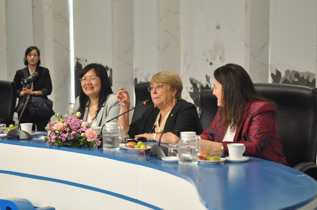 former chilean president highlights role of women and gender equality during vn visit picture 1