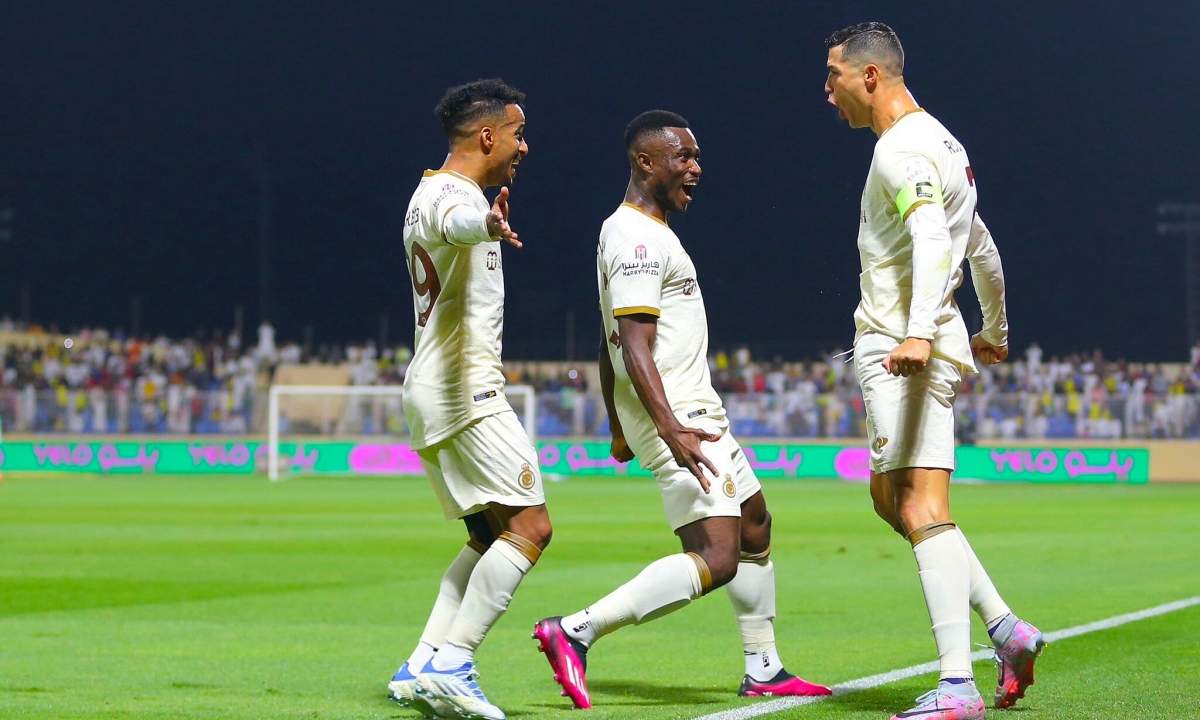 Ronaldo mang phong độ ghi bàn ở ĐT Bồ Đào Nha về Al Nassr