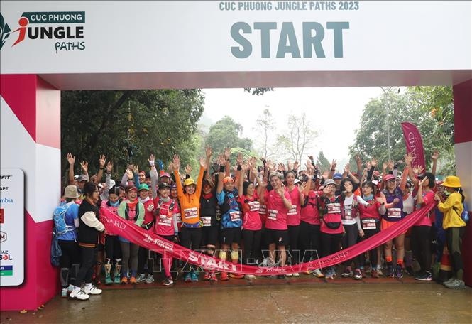 2,500 local, foreign runners race in cuc phuong jungle paths 2023 picture 1