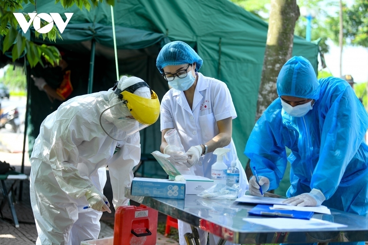 hanoi takes samples for genome sequencing amid rising covid-19 cases picture 1