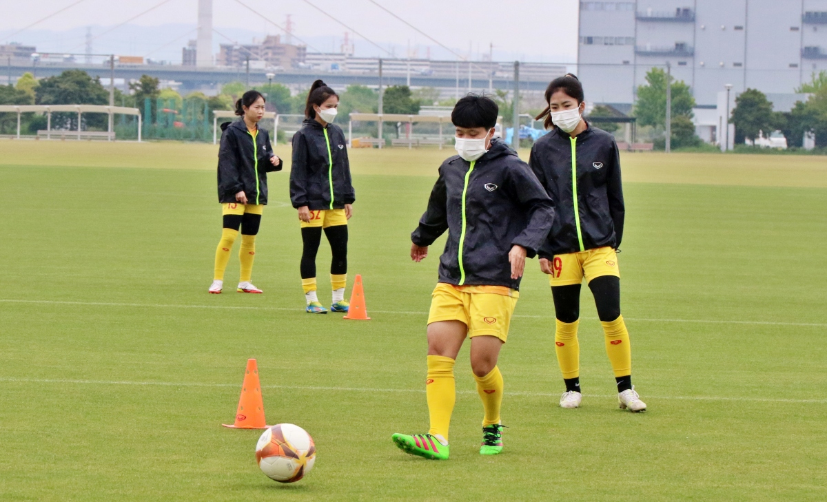 huỳnh như về nước, Đt nữ việt nam đội mưa tập luyện cho sea games 32 hình ảnh 1 huynh nhu ve nuoc, Dt nu viet nam doi mua tap luyen cho sea games 32 hinh anh 1