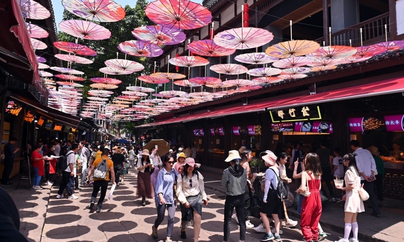 Trung Quốc: Nhu cầu du lịch tăng hơn trước dịch dịp nghỉ lễ 1/5