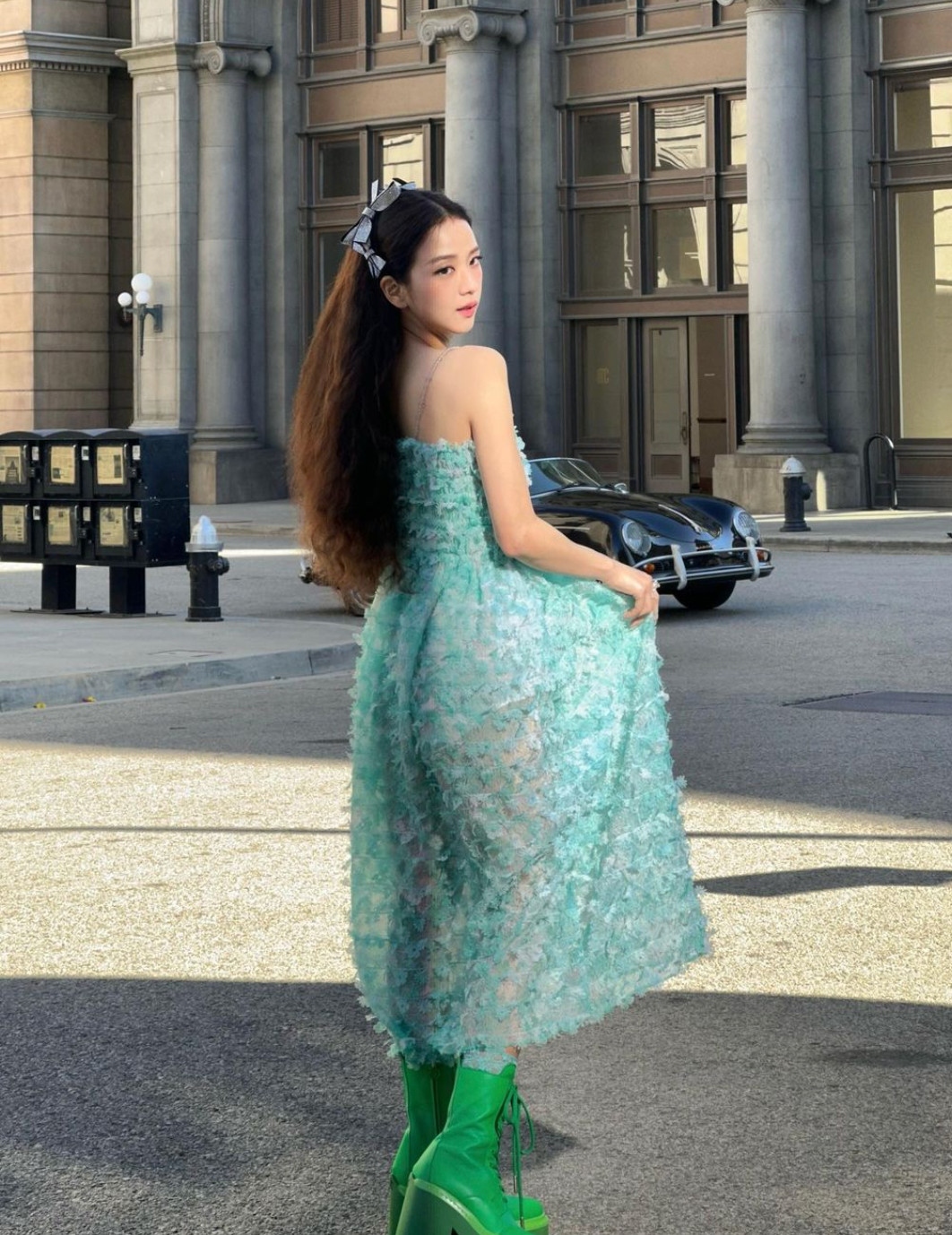 Lưu Diệc Phi gây sốt với 'váy chim công' - Giới Trẻ 360