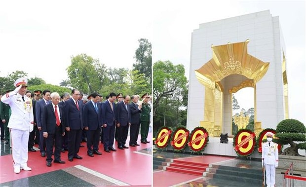 leaders pay tribute to president ho chi minh on national reunification day picture 1 leaders pay tribute to president ho chi minh on national reunification day picture 1