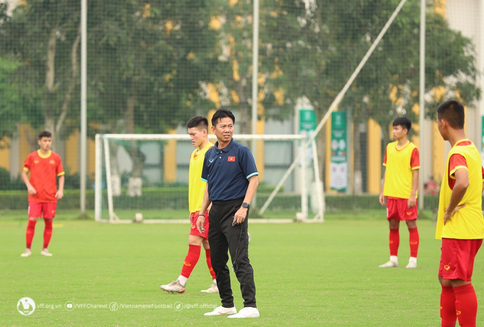 hlv hoang anh tuan dai cat tim vang de u17 viet nam san ve world cup hinh anh 2