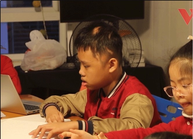 Lớp học tiếng Anh miễn phí dành cho trẻ em khiếm thị