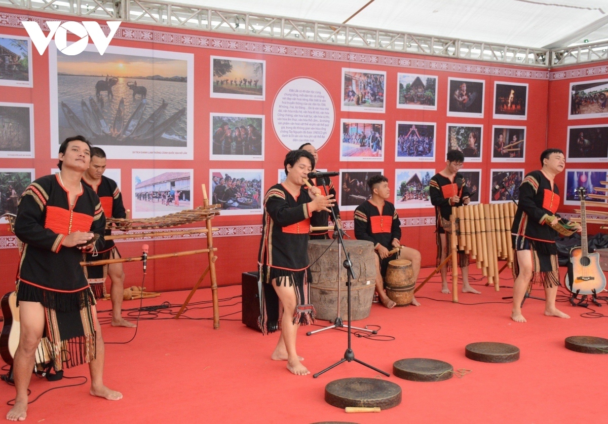 phu tho festival honouring unesco intangible cultural heritage excites crowds picture 3