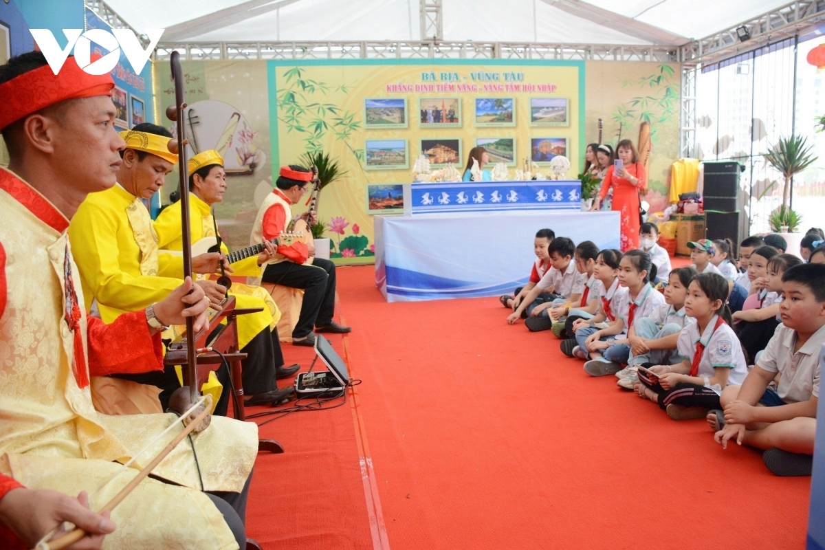 phu tho festival honouring unesco intangible cultural heritage excites crowds picture 6