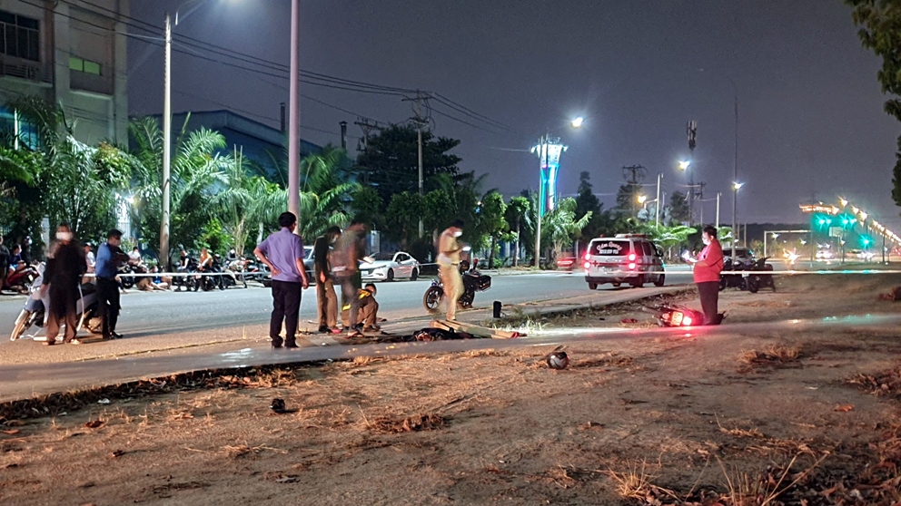 bat 3 doi tuong truy duoi khien 1 cong nhan nga xe chet tai cho hinh anh 2