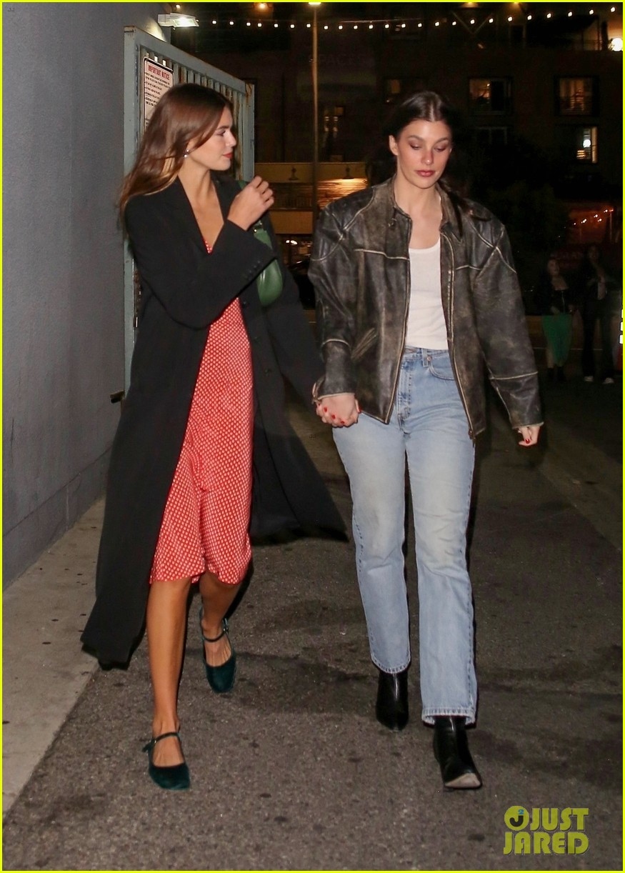 mẫu 9x kaia gerber xinh đẹp đi chơi đêm cùng bạn trai nổi tiếng hình ảnh 4 mau 9x kaia gerber xinh dep di choi dem cung ban trai noi tieng hinh anh 4