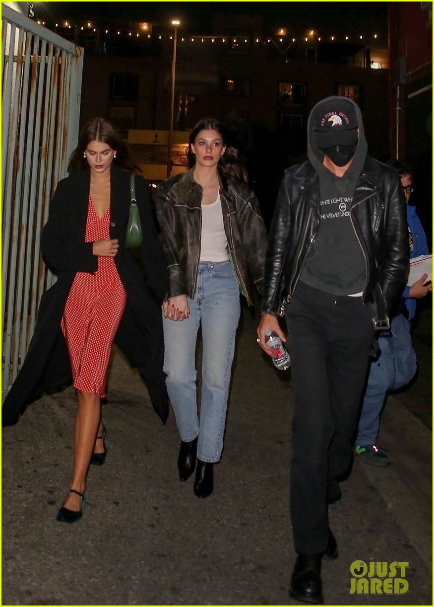mẫu 9x kaia gerber xinh đẹp đi chơi đêm cùng bạn trai nổi tiếng hình ảnh 6 mau 9x kaia gerber xinh dep di choi dem cung ban trai noi tieng hinh anh 6