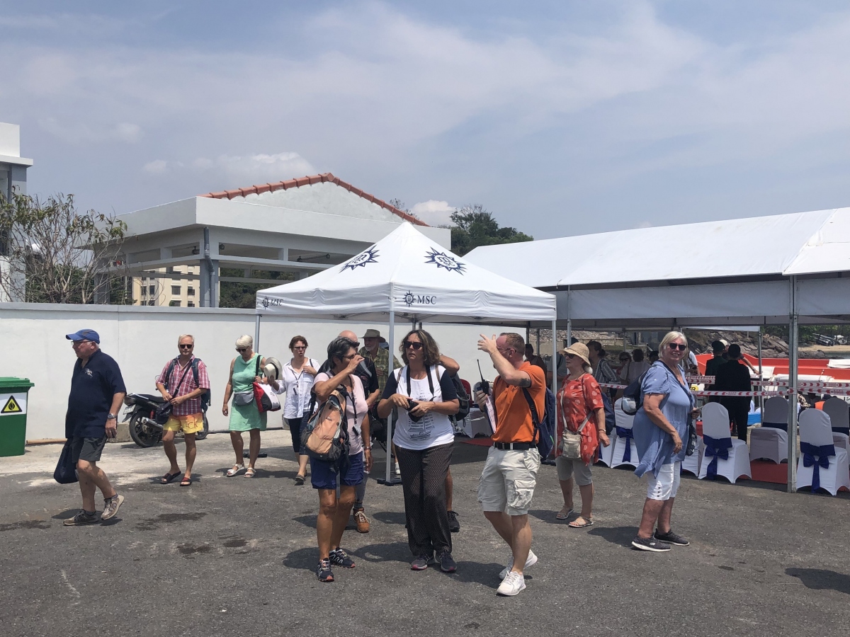 luxury cruise ship brings visitors to nha trang city picture 1