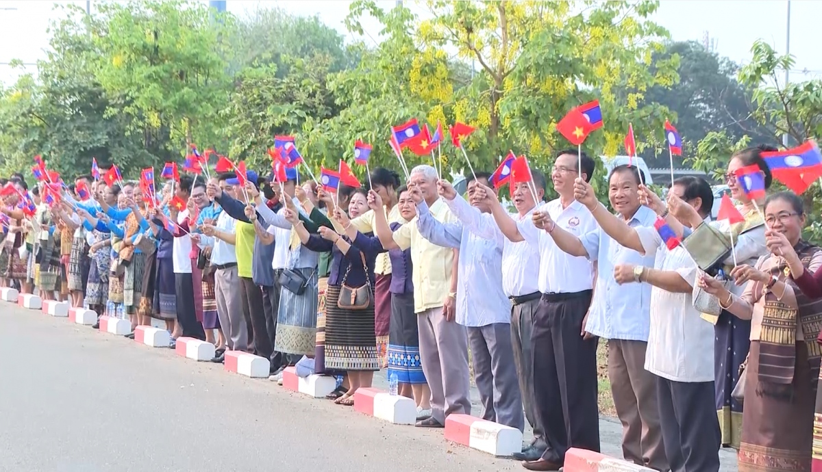 official welcome ceremony for vietnamese president in laos picture 3