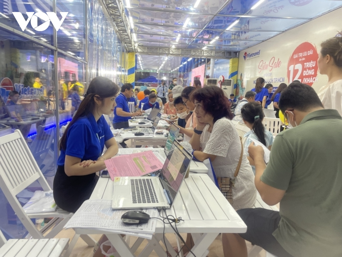 travel firms earn vnd105 billion in revenue during hcm city tourism festival picture 1