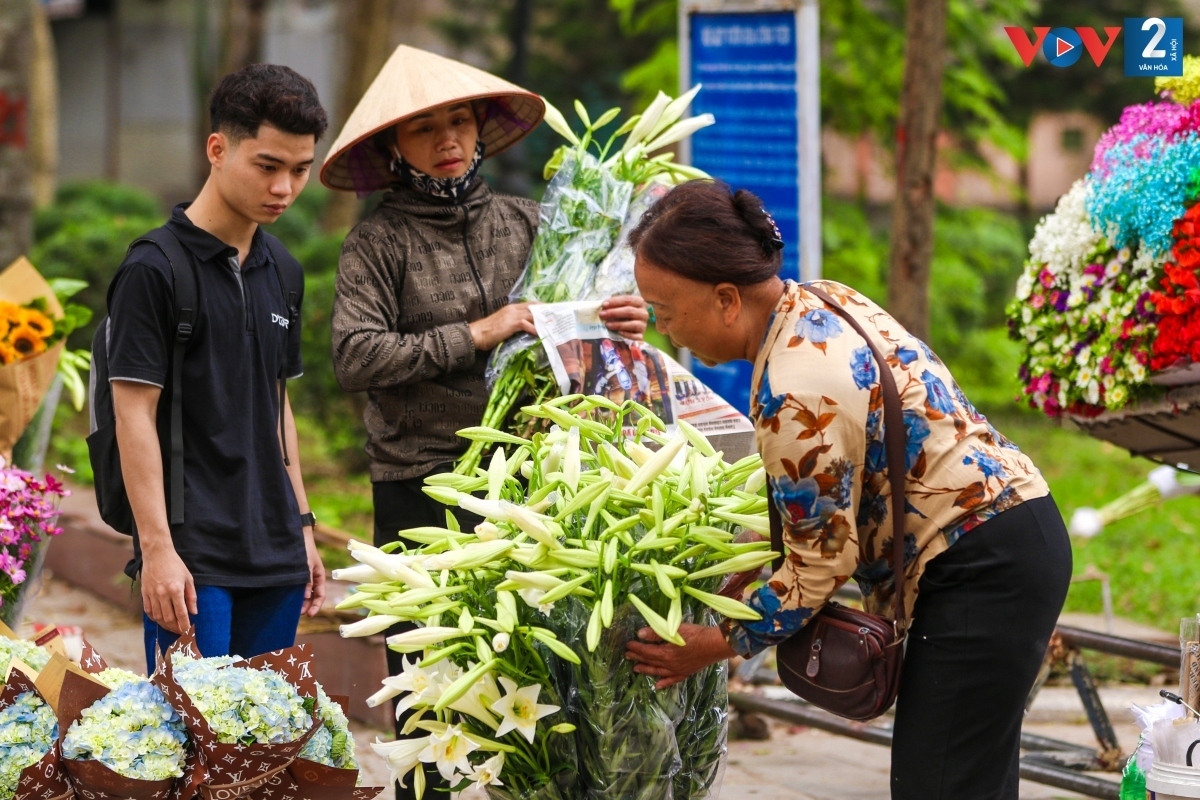 white lilies adorn hanoi streets in april picture 2