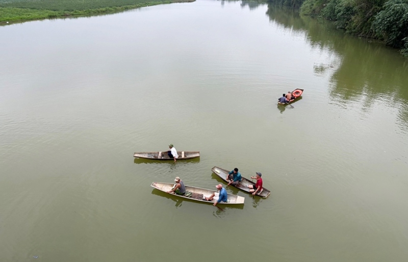 hoc sinh lop 9 nghi nhay cau, de lai manh giay ghi con xin loi, con khong an trom hinh anh 2