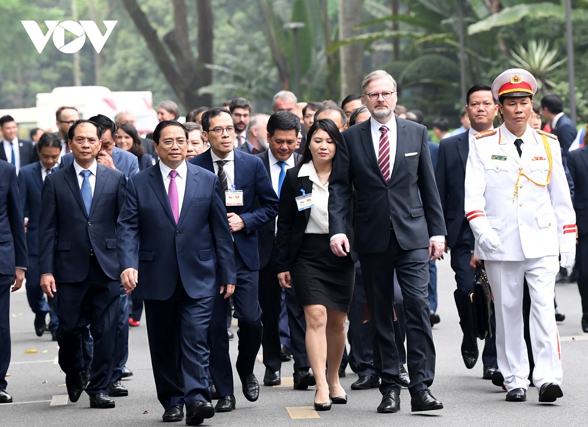 czech pm petr fiala warmly welcomed in hanoi on official visit picture 3