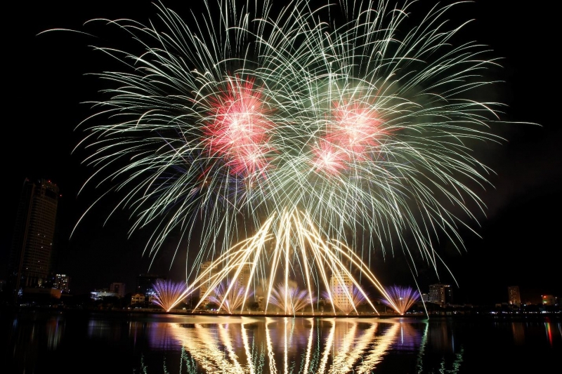 Seven foreign teams attend Da Nang Int'l Fireworks Festival 2023