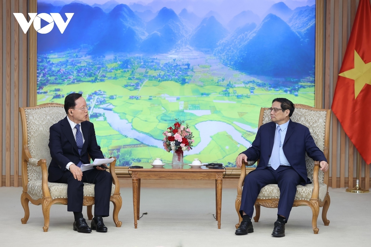 pm welcomes samsung s ambitious goal in vietnam picture 1