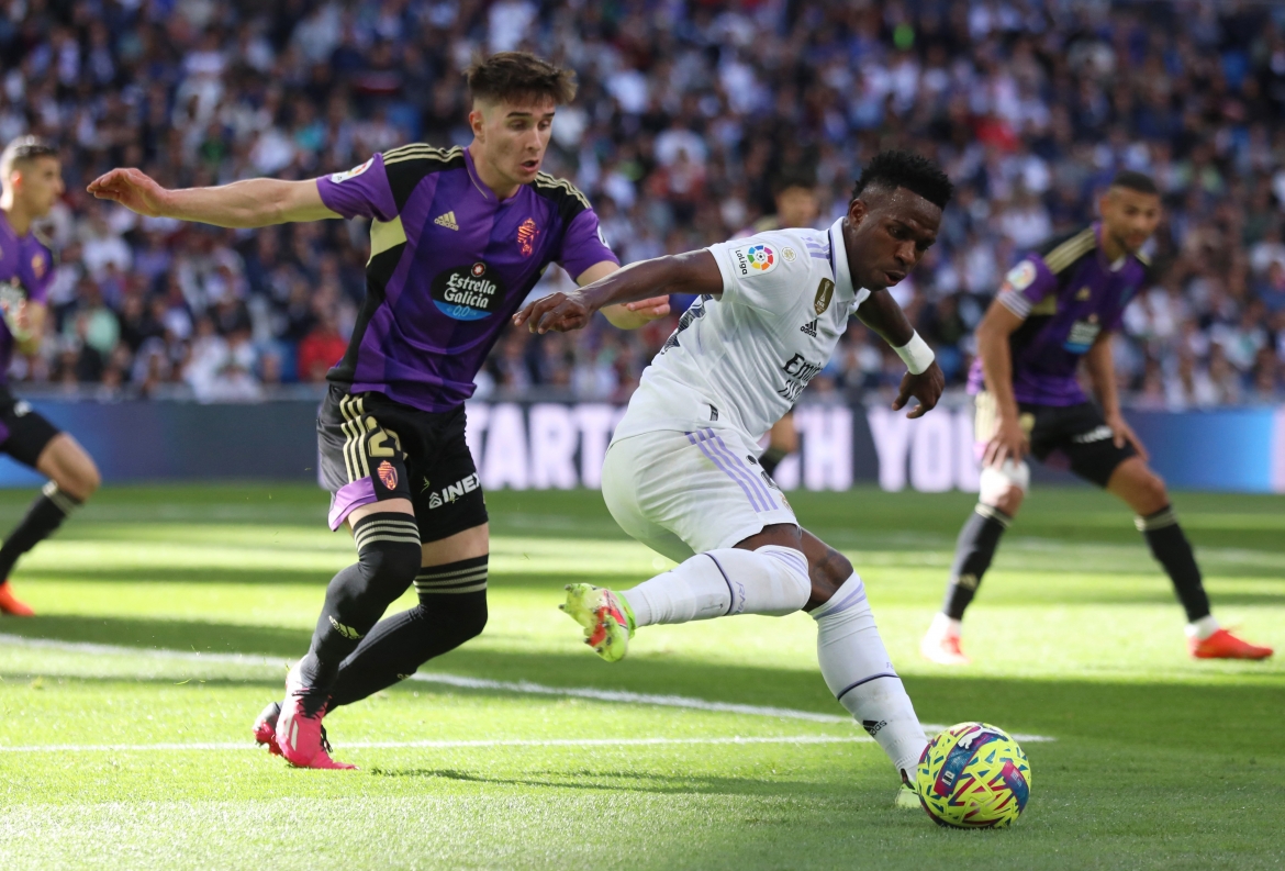 benzema lap hat-trick, real madrid danh tennis truoc valladolid hinh anh 1
