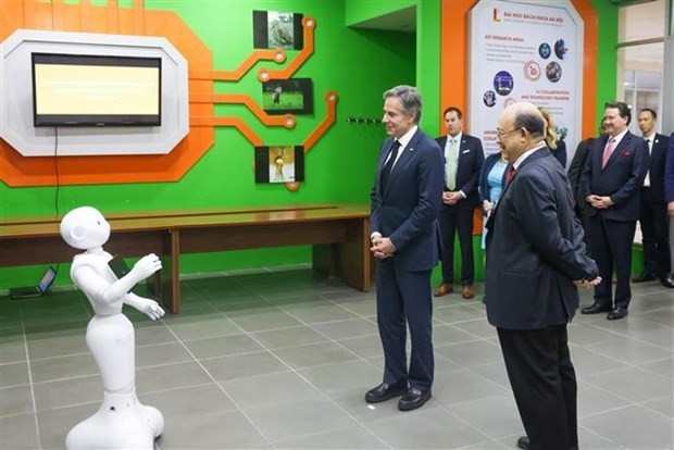 us secretary of state visits ai-powered projects at hanoi university picture 1