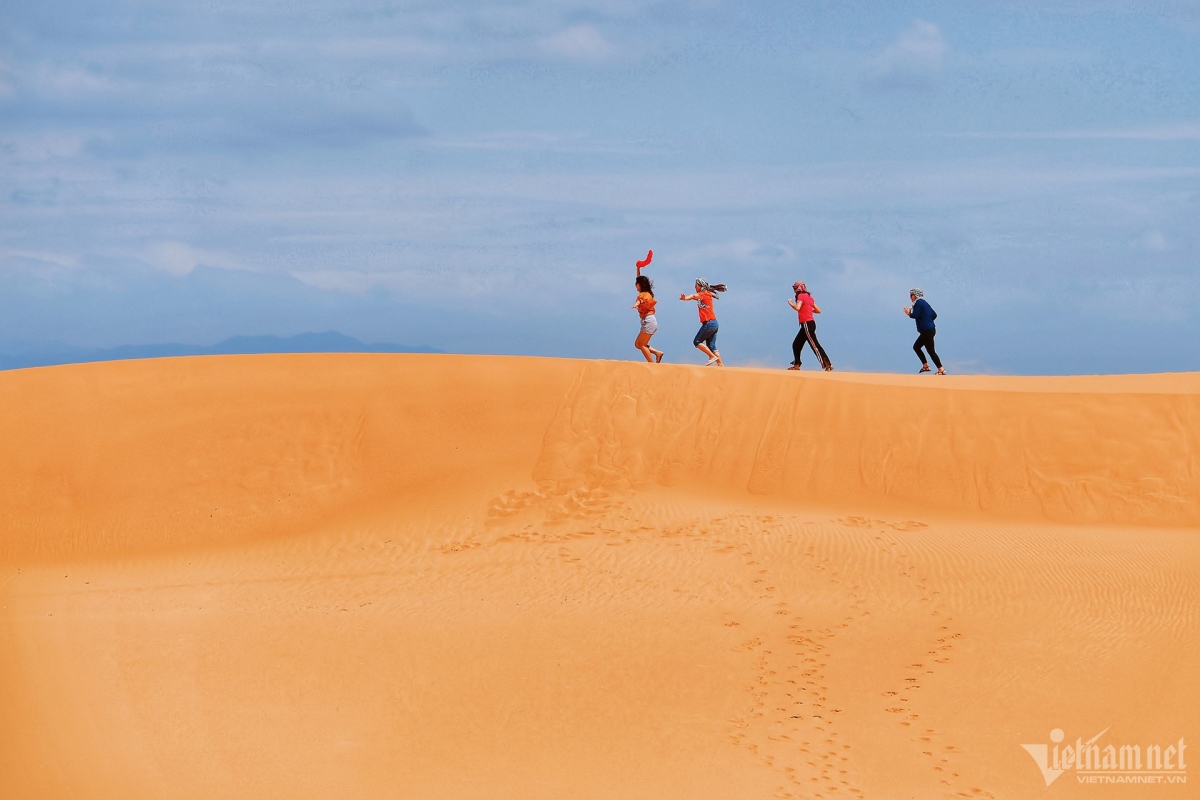 picturesque giant sand dunes across vietnam picture 11