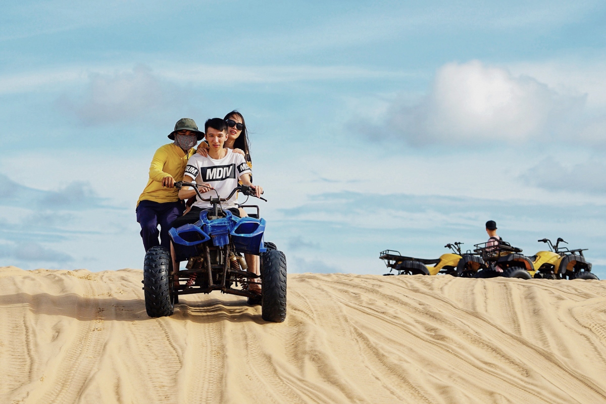 picturesque giant sand dunes across vietnam picture 4