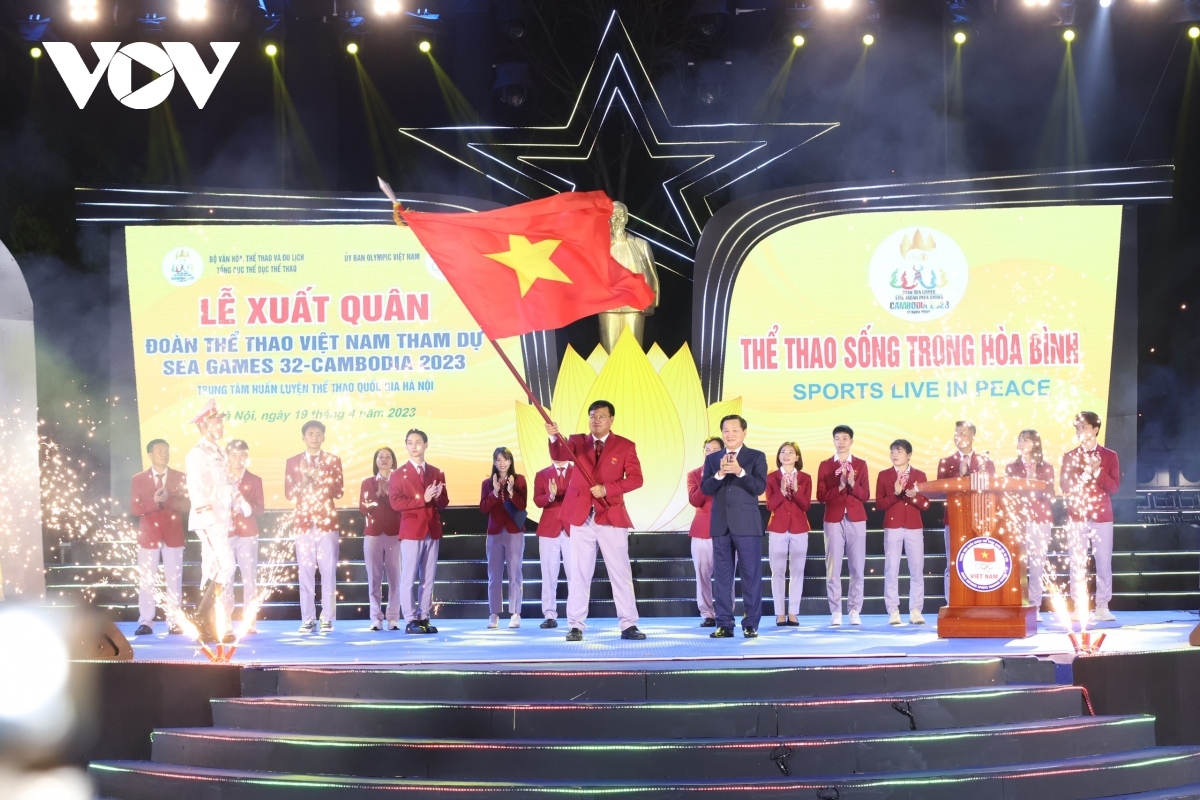send-off ceremony for vietnamese sport delegation to sea games 32 picture 1