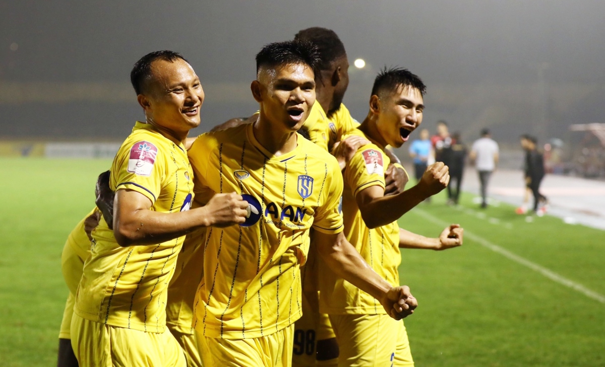 sau vong 7 v-league 2023 thanh hoa len ngoi dau, hagl va ha noi fc gay that vong hinh anh 1