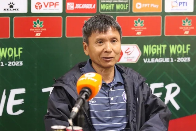 trong tai v-league 2023 nhan duoc loi khen bat ngo hinh anh 1