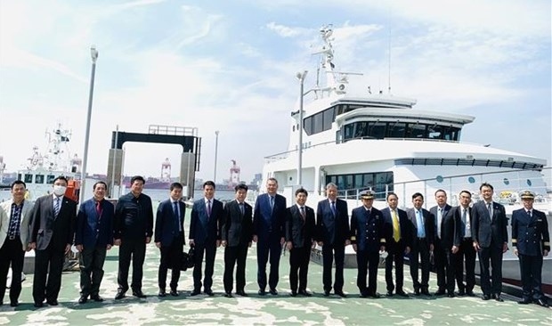 public security minister visits japan coast guard picture 1