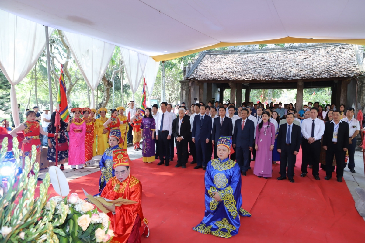 Lễ hội Đền thờ Lê Hoàn đón bằng chứng nhận Di sản văn hóa phi vật thể quốc gia