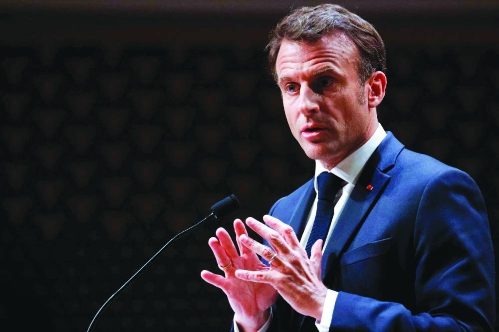 Tổng thống Pháp Macron liên tục bị ngắt lời khi đang phát biểu về chủ quyền châu Âu