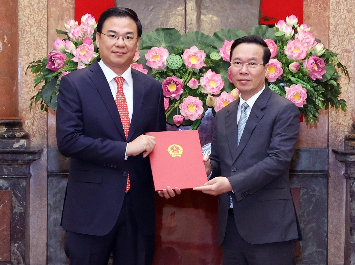 president presents appointment decision to vietnamese ambassador to japan picture 1