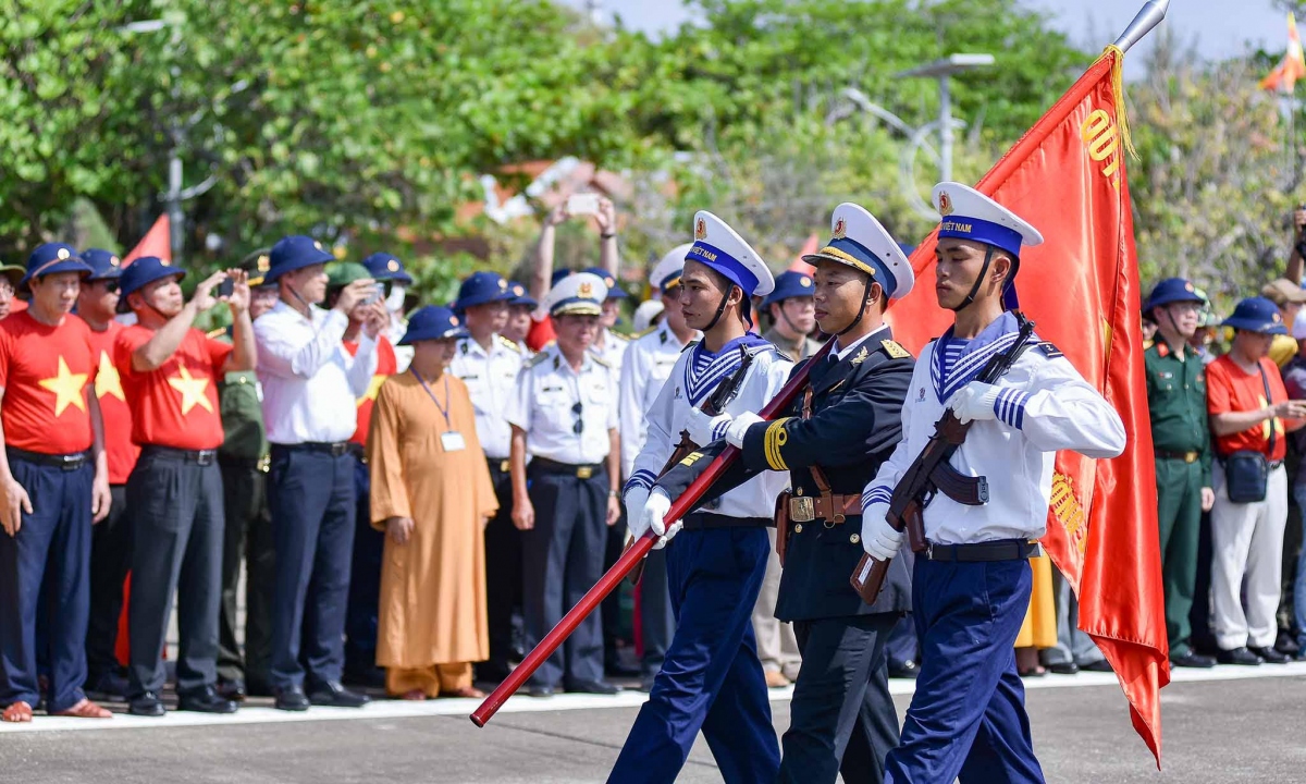 special flag salute ceremony on spratly island district picture 9