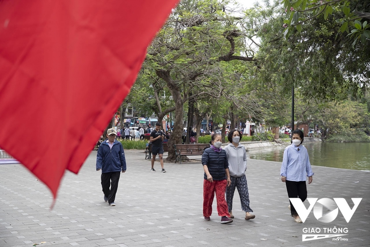 người hà nội lại lôi áo rét ra mặc hình ảnh 10 nguoi ha noi lai loi ao ret ra mac hinh anh 10