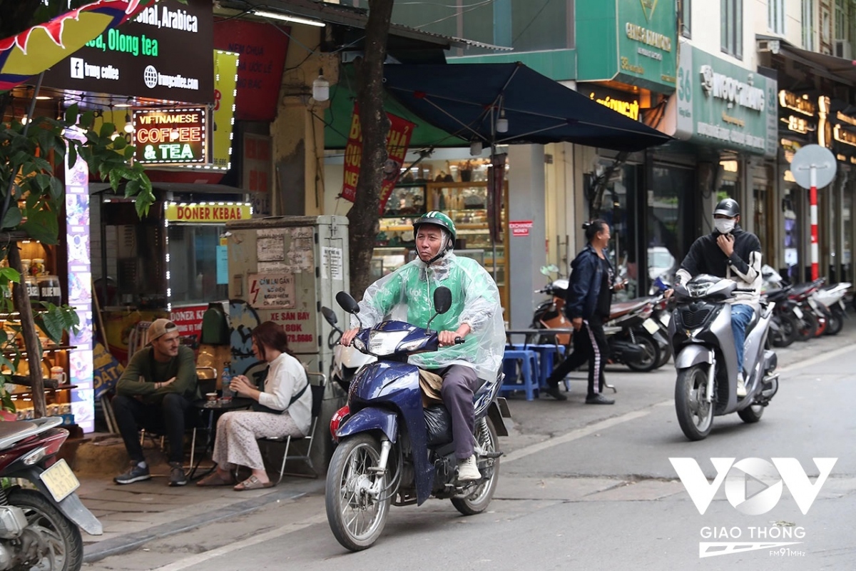 người hà nội lại lôi áo rét ra mặc hình ảnh 5 nguoi ha noi lai loi ao ret ra mac hinh anh 5