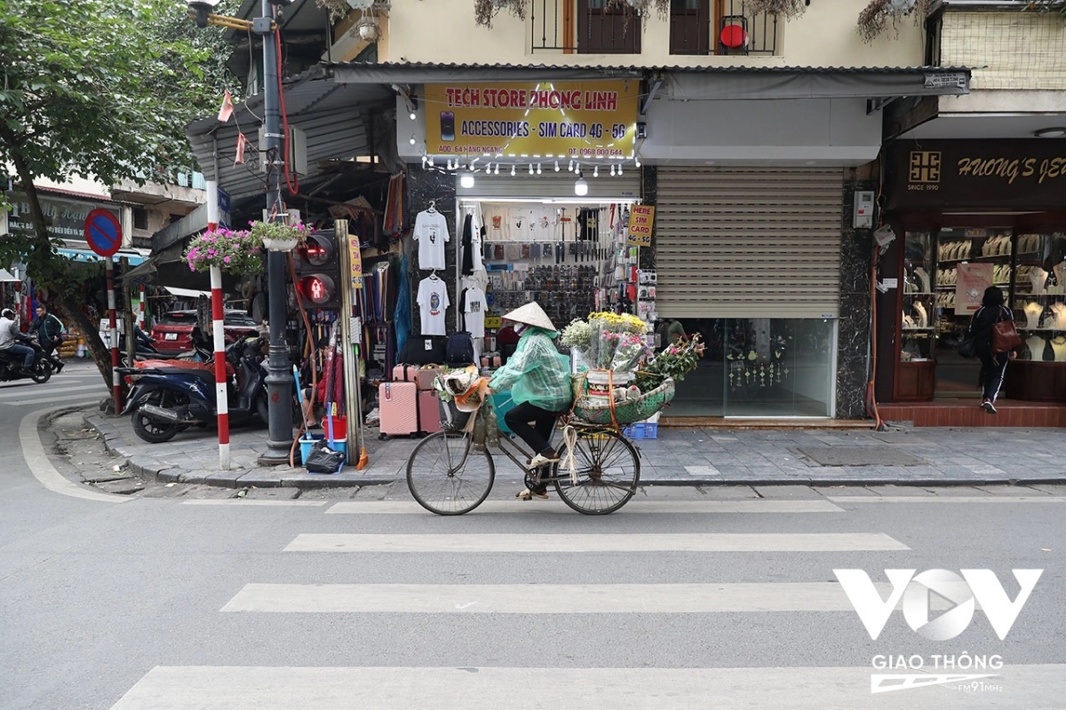 người hà nội lại lôi áo rét ra mặc hình ảnh 6 nguoi ha noi lai loi ao ret ra mac hinh anh 6