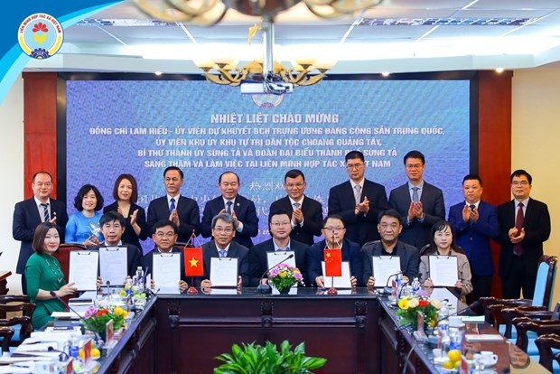 officials seek to bolster ties between vietnamese, chinese cooperatives, enterprises picture 1